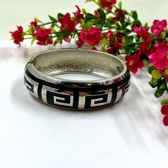Greek Key Black Enamel Silver Chunky Vintage Hinged Bangle Bracelet - Picture 2 of 5
